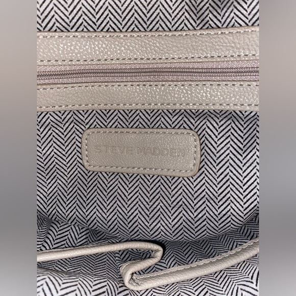 Steve Madden Shoulder/Crossbody/Handbag in Off White/Beige with Black Trim - Picture 5 of 9